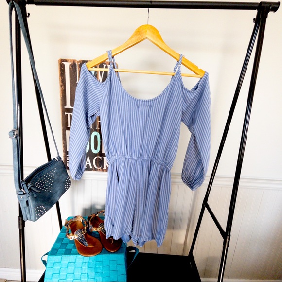 Hollister Summer Blue and White Romper Off the Shoulder Long Sleeve Size M B006 - Picture 3 of 11